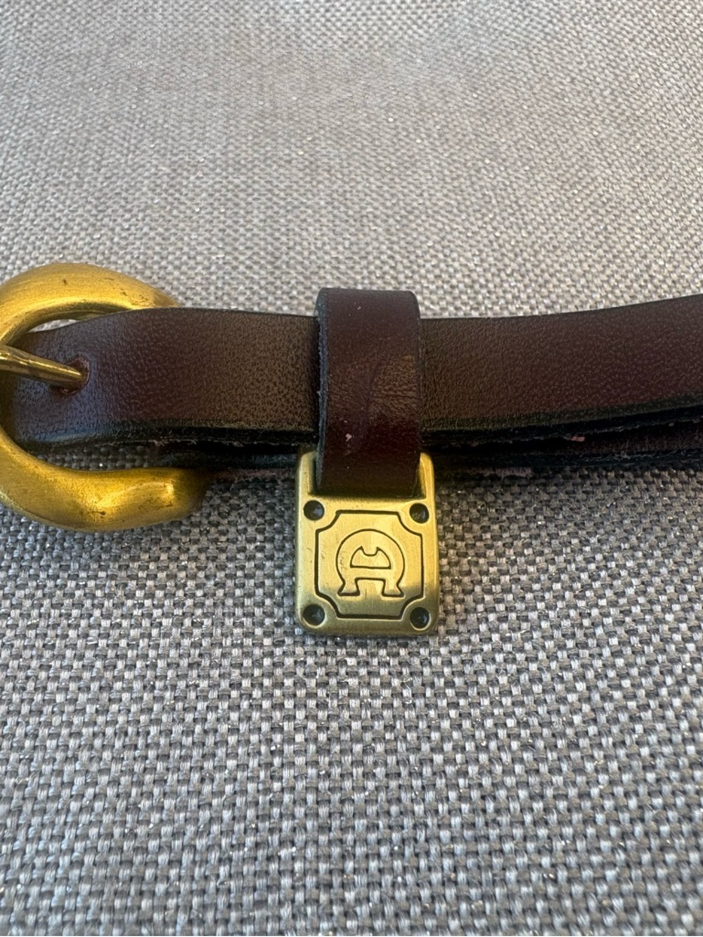 Etienne Aigner Dark Brown burgundy Leather Belt with brass Round Buckle sm 28. - Picture 4 of 8